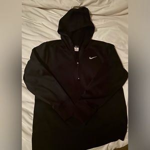 Women’s Nike pullover LG